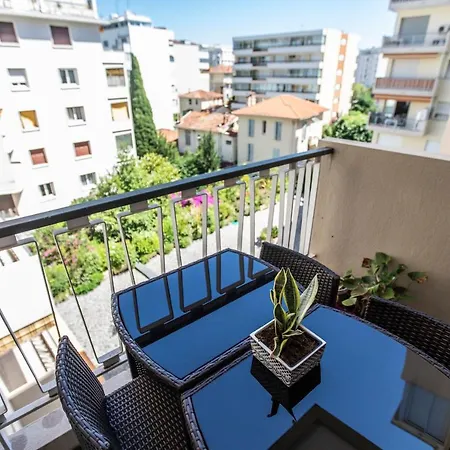 Daire ++++ Renovated Cosy 50m2 Sunny Flat / Balcony / Close To And To The Palais Des Festivals ++++ *
