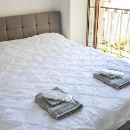 Daire ++++ Renovated Cosy 50m2 Sunny Flat / Balcony / Close To And To The Palais Des Festivals ++++ Cannes