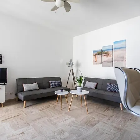 ++++ Renovated Cosy 50m2 Sunny Flat / Balcony / Close To And To The Palais Des Festivals ++++ *